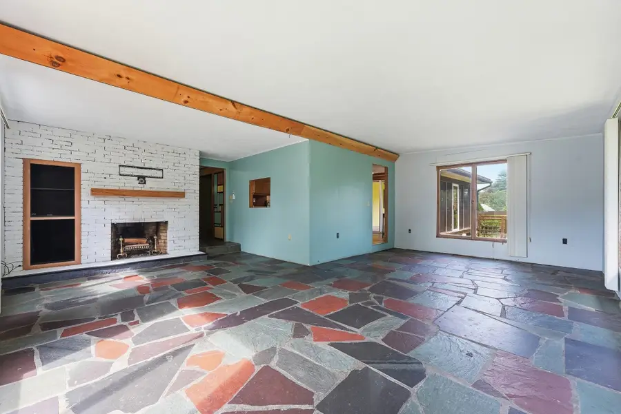 31 Woodcrest Road, Springfield, MA 01129 - #3