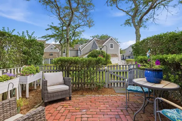 33 Landmark Ave #616, Mashpee, MA 02649