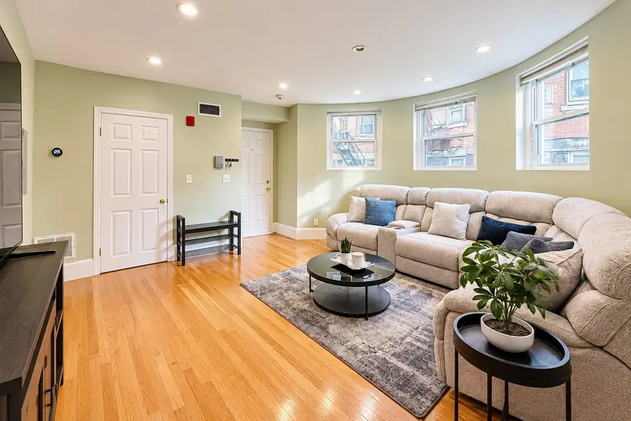 1742 Beacon St #2, Brookline, MA 02445 - #3