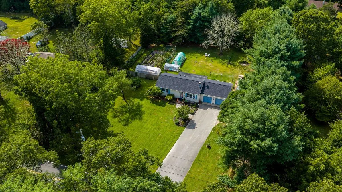 247 Perry Hill Rd, Acushnet, MA 02743 - #1