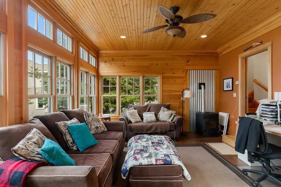 18 Holly St, Gloucester, MA 01930 - #3