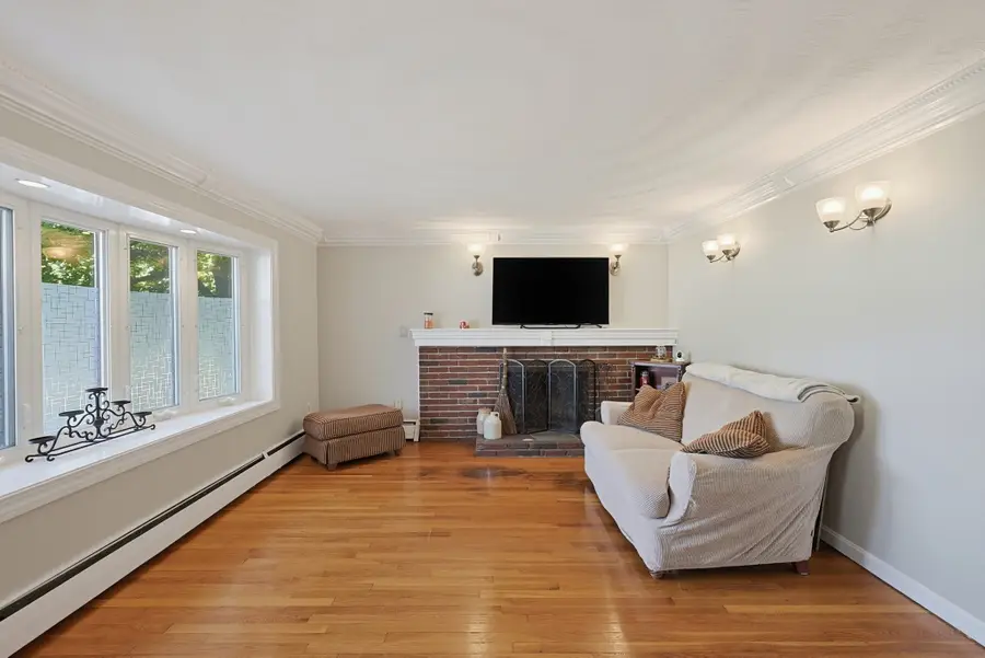 122 Westview Dr, Norwood, MA 02062 - #2