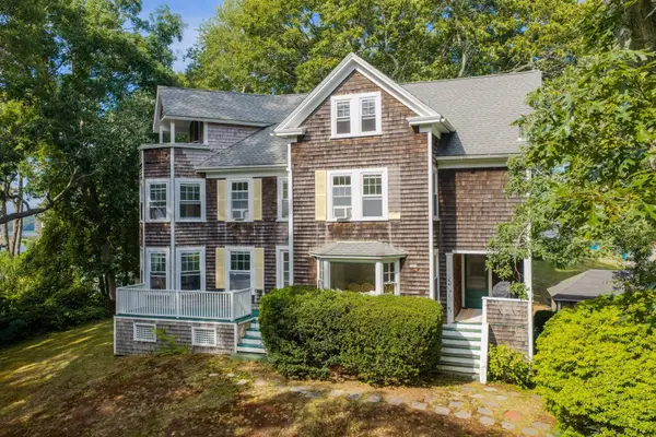 34 Pequossett Ave, Falmouth, MA 02556