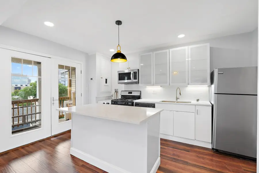 104 Thorndike St #3, Cambridge, MA 02141 - #2