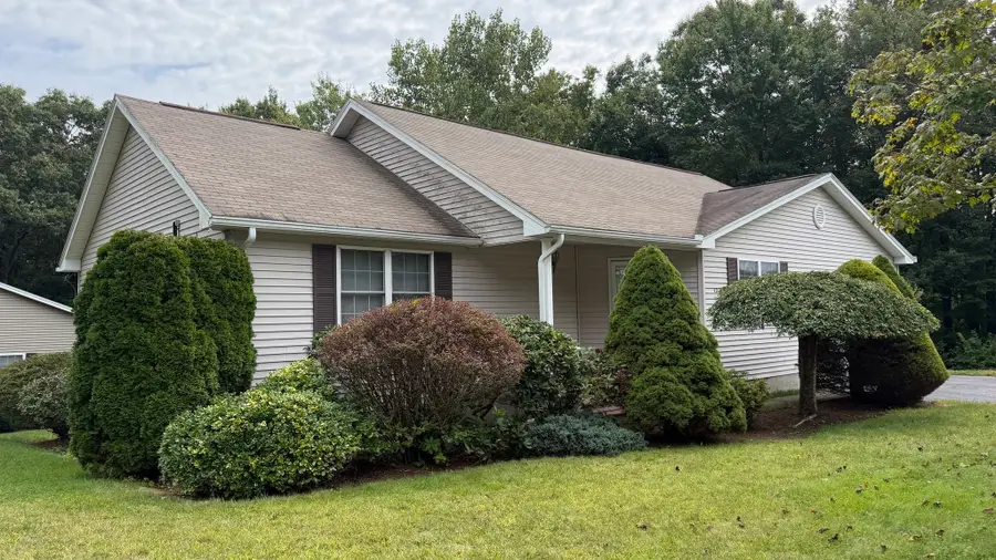 12 Deerfield Cir, Auburn, MA 01501 - #3
