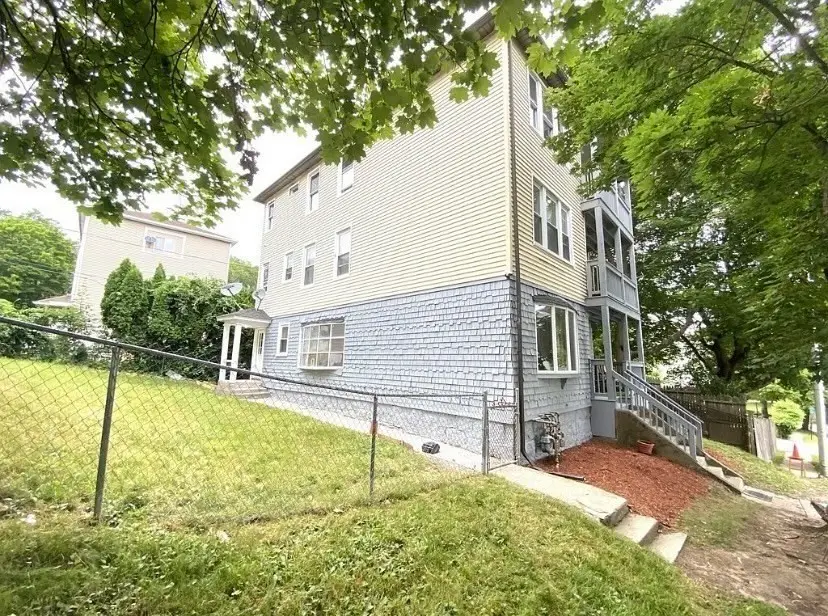 11 Leon St, Worcester, MA 01604 - #3