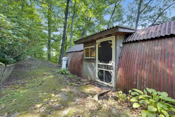 37 Vinton Rd, Holland, MA 01521