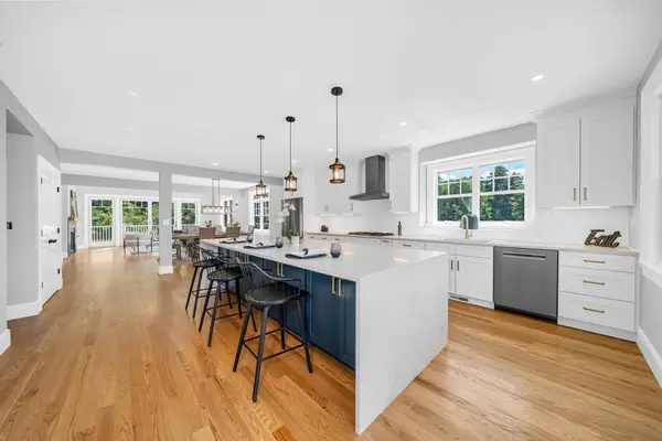 11 Adams Ln #11, Sherborn, MA 01770