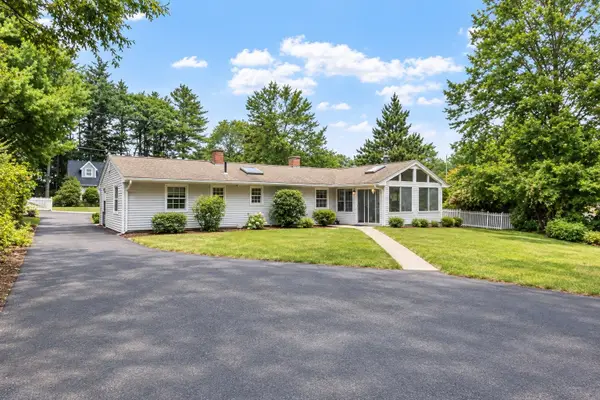 4 Algonquin Rd, Chelmsford, MA 01824