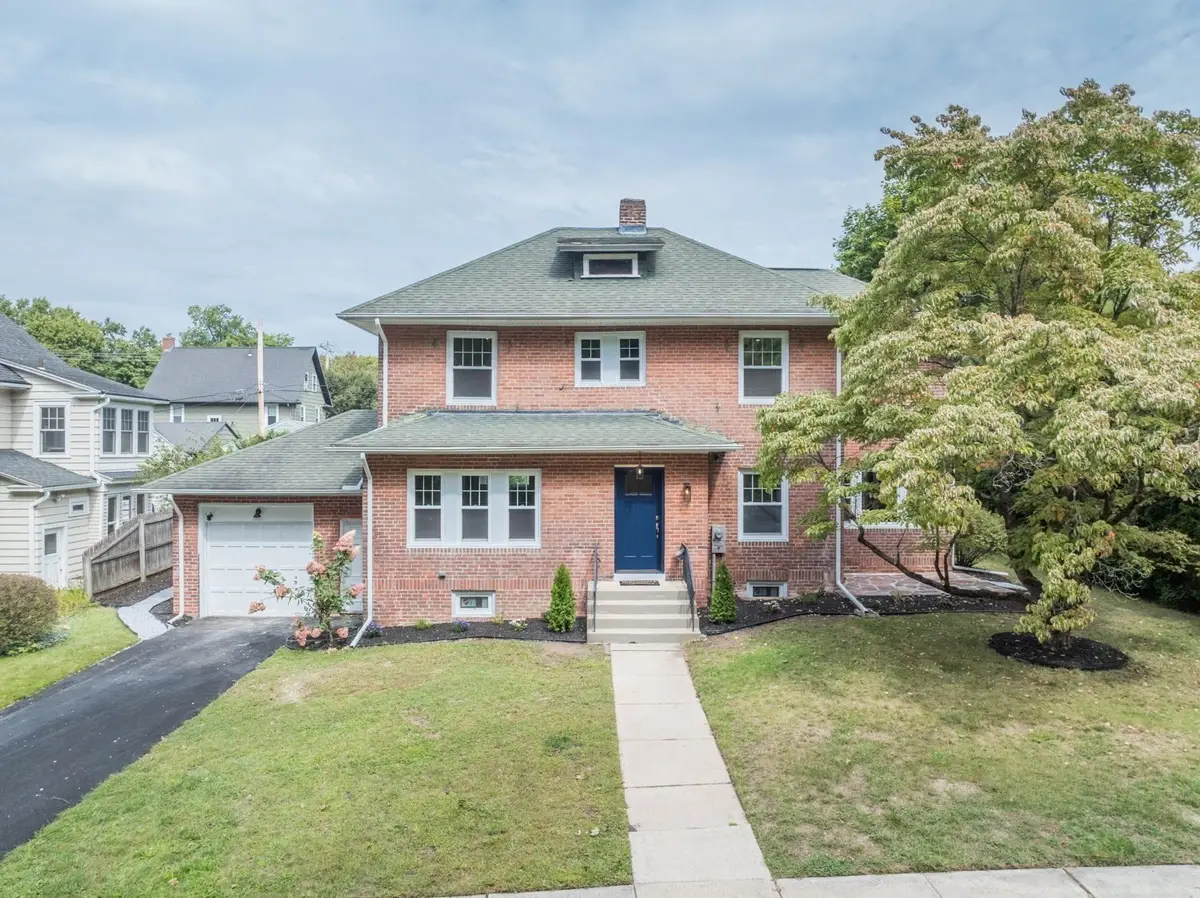 41 Dartmouth St, Holyoke, MA 01040 - #1