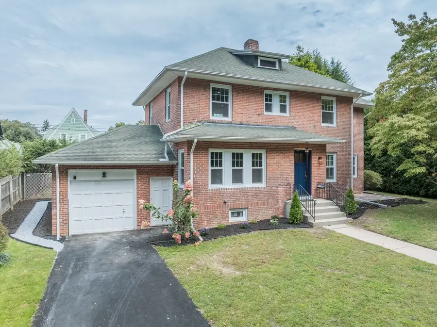 41 Dartmouth St, Holyoke, MA 01040 - #3