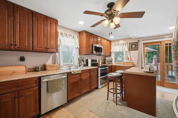 28 Dalton Pl, Springfield, MA 01109