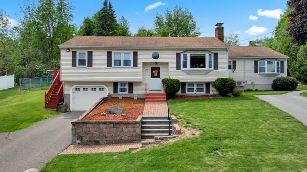 101 Long Hill Dr, Leominster, MA 01453