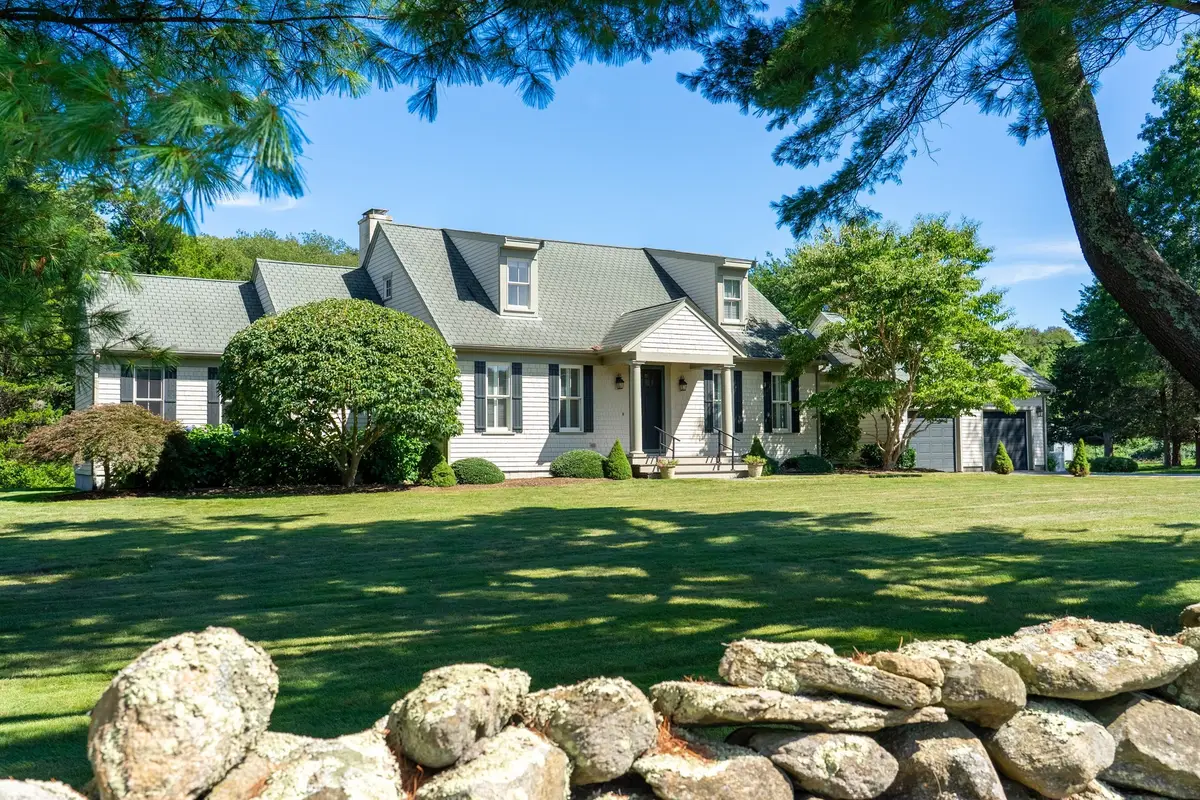 557 Smith Neck Rd, Dartmouth, MA 02748 - #1