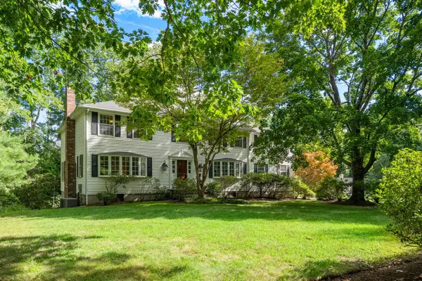 10 Circle Dr, Dover, MA 02030