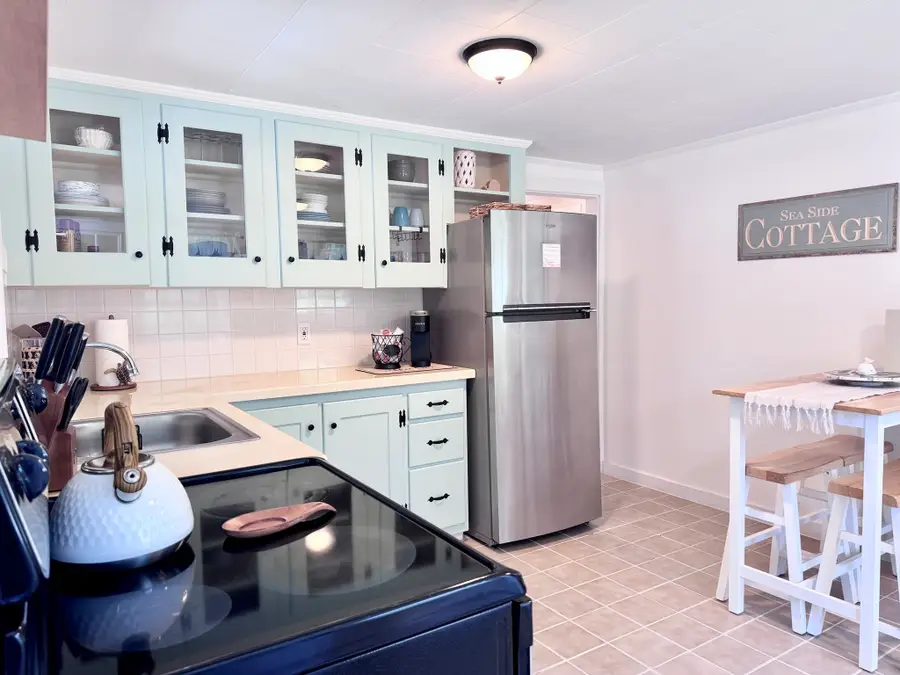 42 Vineyard Ave, Hyannis, MA 02601 - #3
