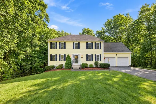 43 Wampanoag Dr, Franklin, MA 02038