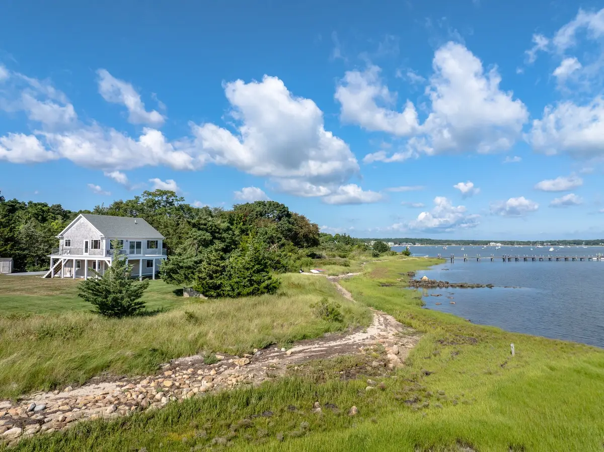 8 Dyar Rd, Mattapoisett, MA 02739 - #1