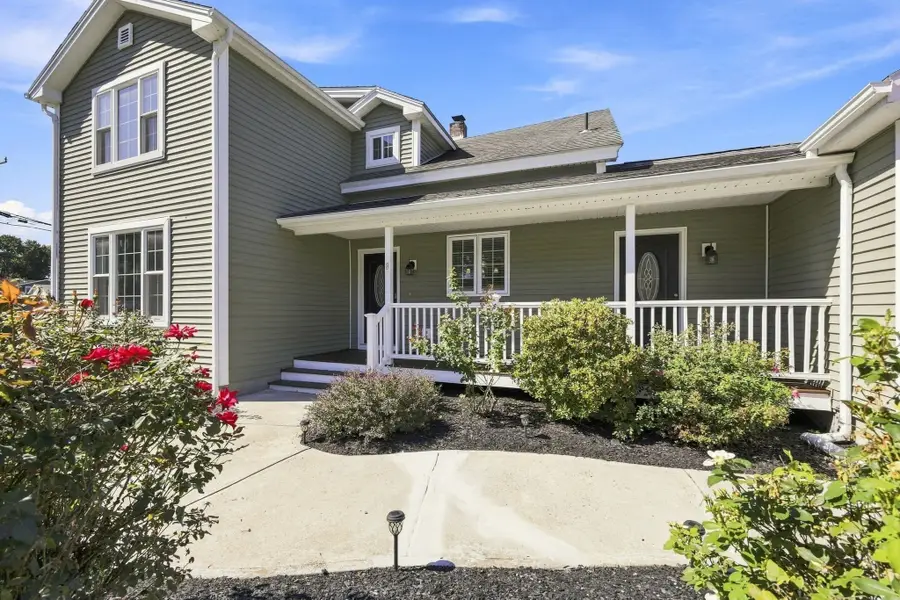 8 Caddyshack Dr, Chicopee, MA 01020 - #3