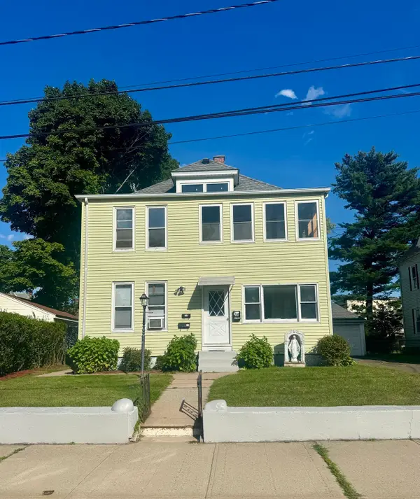 13 Dexter St, Holyoke, MA 01040