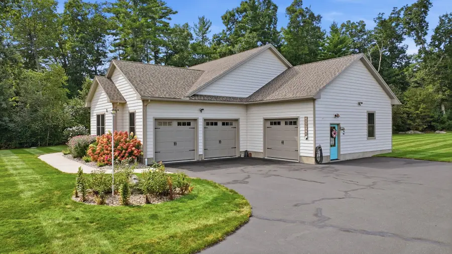 406 N Liberty St, Belchertown, MA 01007 - #3