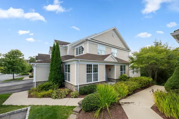 23 Avebury Ln #23, Marlborough, MA 01752