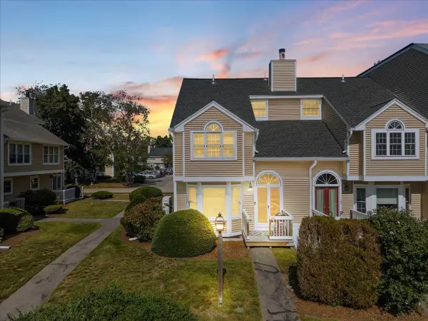 216 Carriage Lane #216, Taunton, MA 02780
