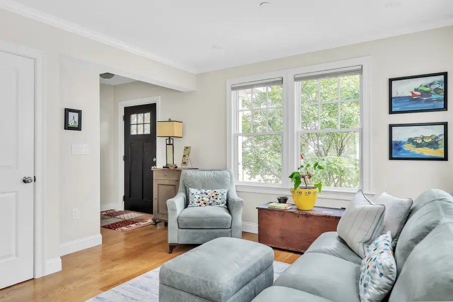 33 Clyde St #1, Somerville, MA 02145 - #3