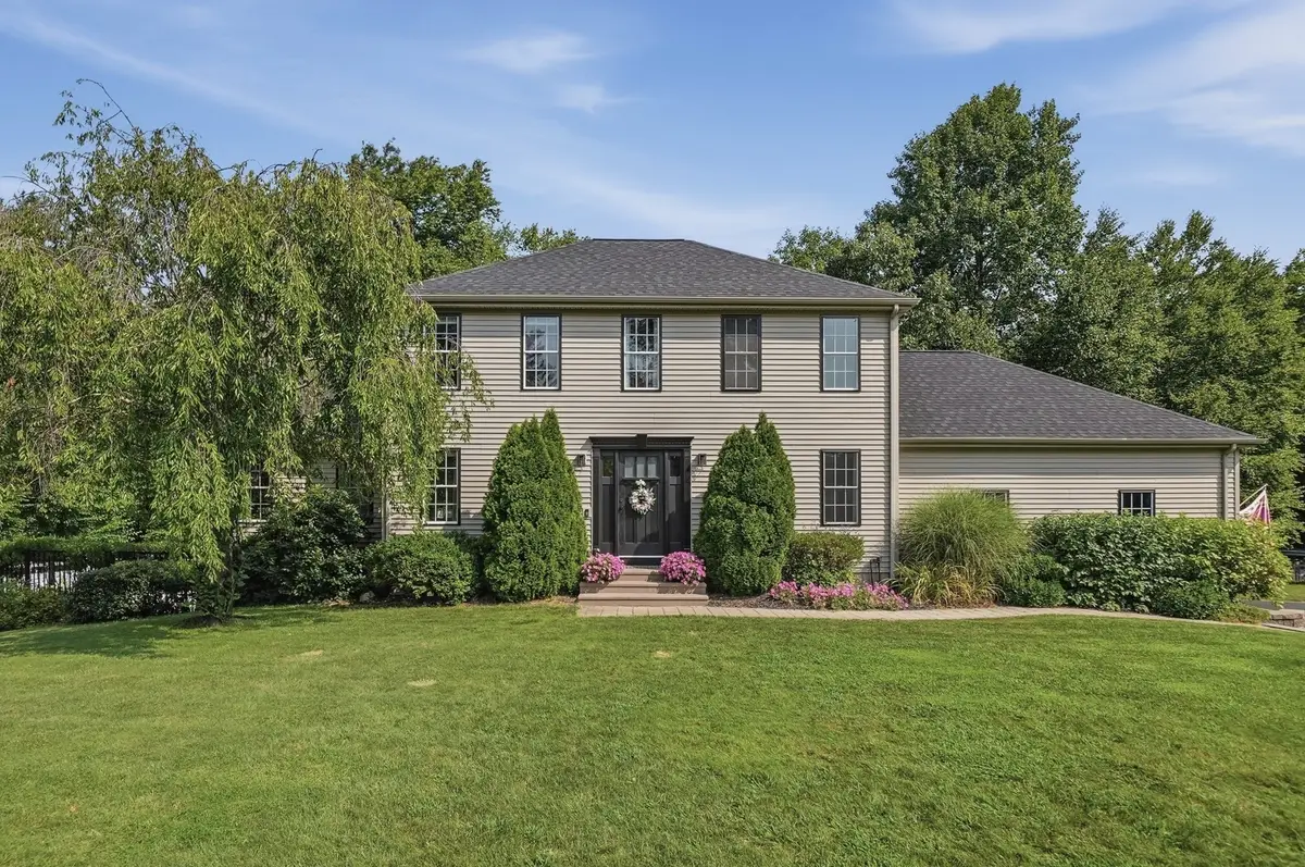 5 Dunny Cove Road, Uxbridge, MA 01569 - #1