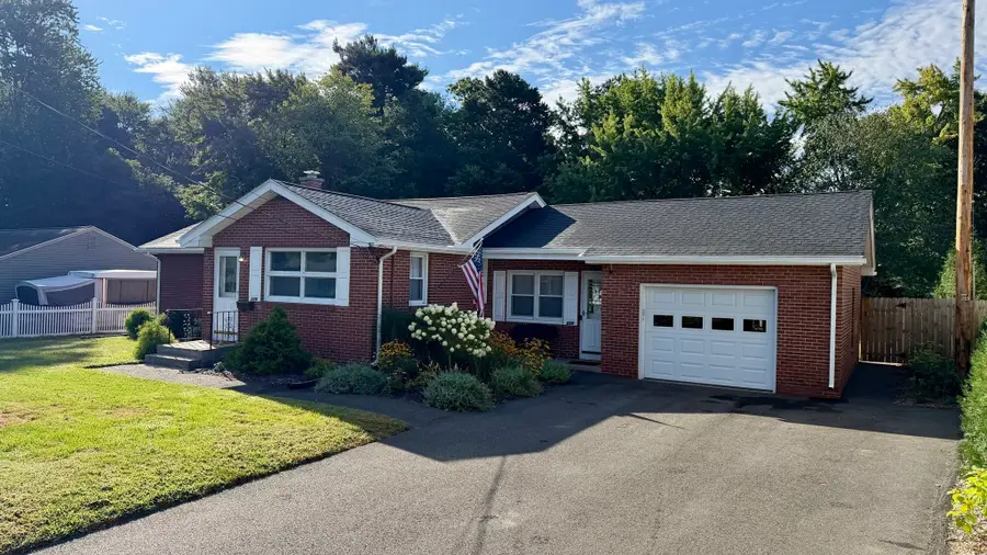 229 Mccarthy Ave, Chicopee, MA 01020 - #3