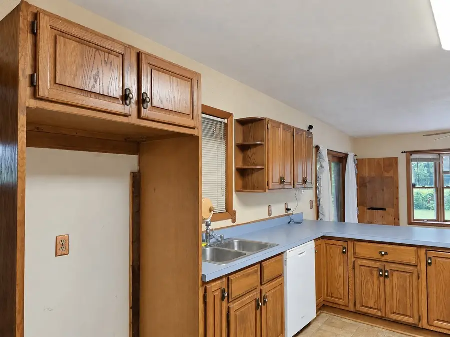 59 Prentiss St, Orange, MA 01364 - #3