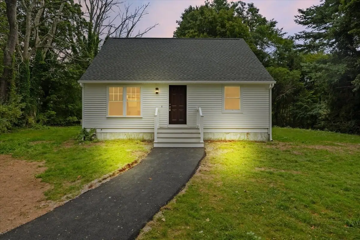 1088 Middleboro Ave, East Taunton, MA 02718 - #1