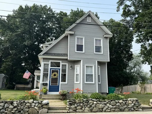 27 Dayton St, Lowell, MA 01852
