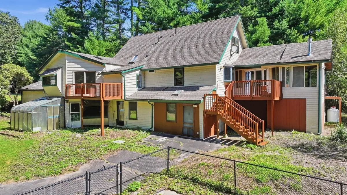 5 Old Farm Cir, Belchertown, MA 01007 - #1