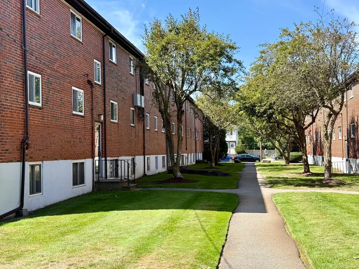 40 Bryon Rd #4, Chestnut Hill, MA 02467 - #1