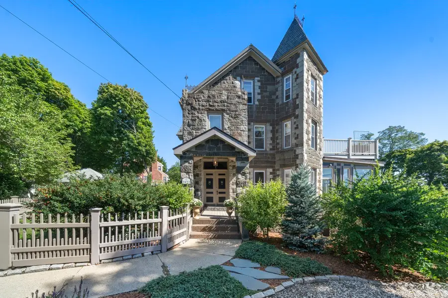 35 Grandview Ave #1, Medford, MA 02155 - #2