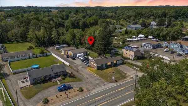 57 Elm St, Salisbury, MA 01952