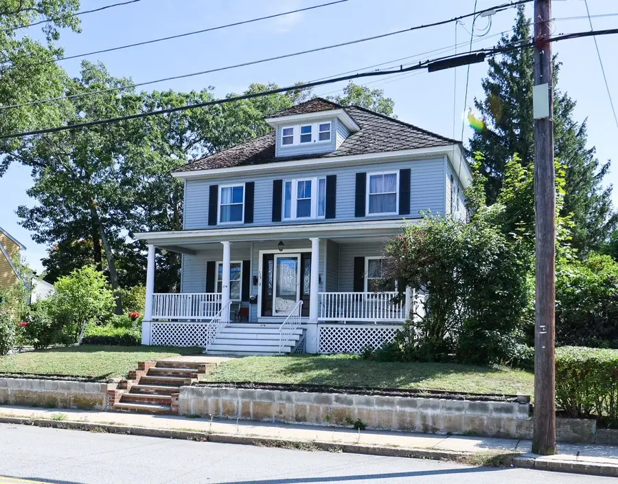 374 Pine St, Lowell, MA 01851 - #2
