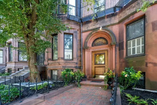 280 Commonwealth Ave #102, Boston, MA 02116