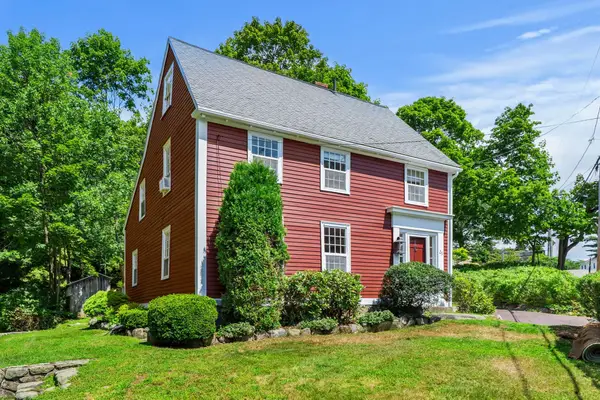 25 Bennett St, Manchester, MA 01944
