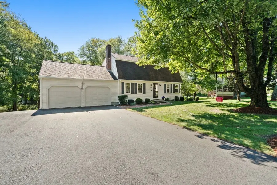 55 Hartford Ave E, Mendon, MA 01756 - #3