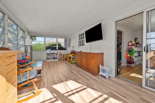 18 Thompson Ln, Lynn, MA 01904