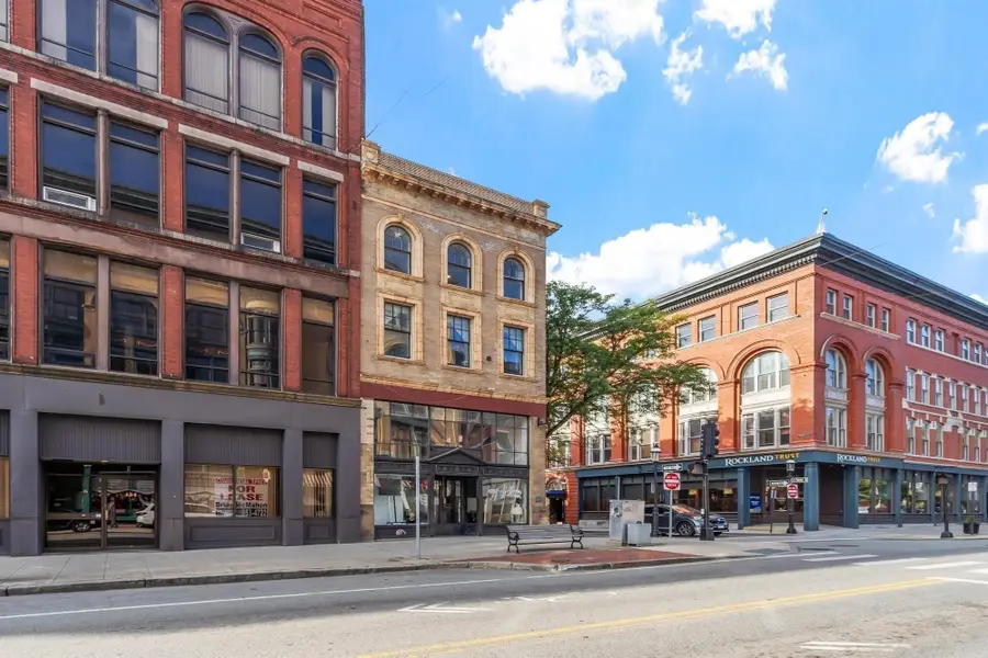 160 Merrimack St #D, Lowell, MA 01852 - #3