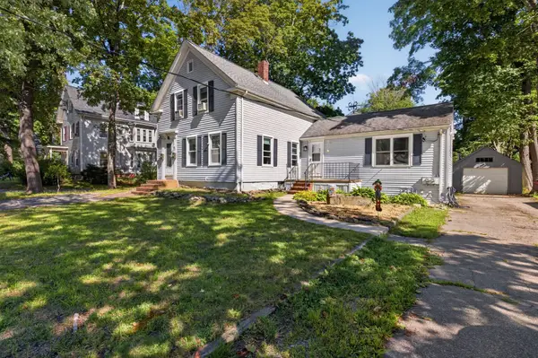 17 Pearl St, Middleboro, MA 02346