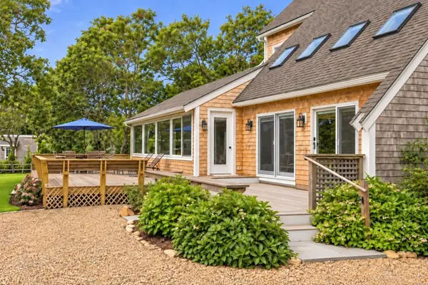62 Schoolhouse Rd, Edgartown, MA 02539