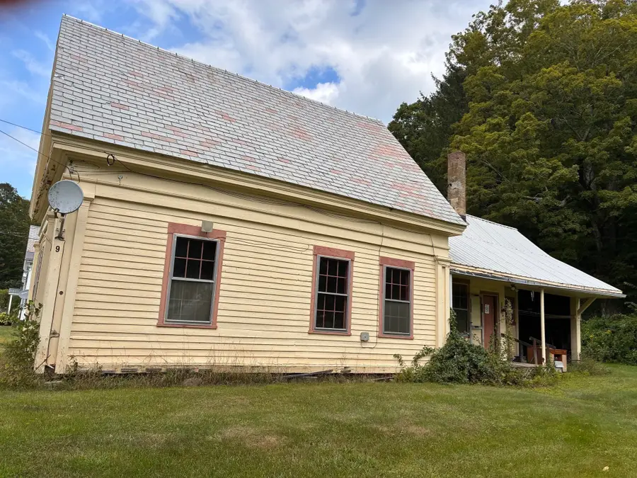 9 River St, Colrain, MA 01340 - #3