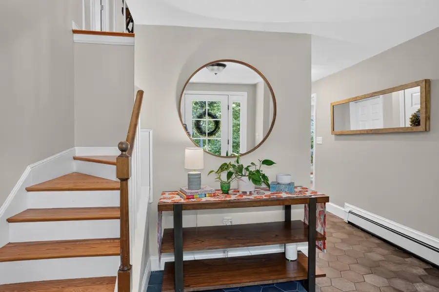 18 Coolidge Cir, Northborough, MA 01532 - #2