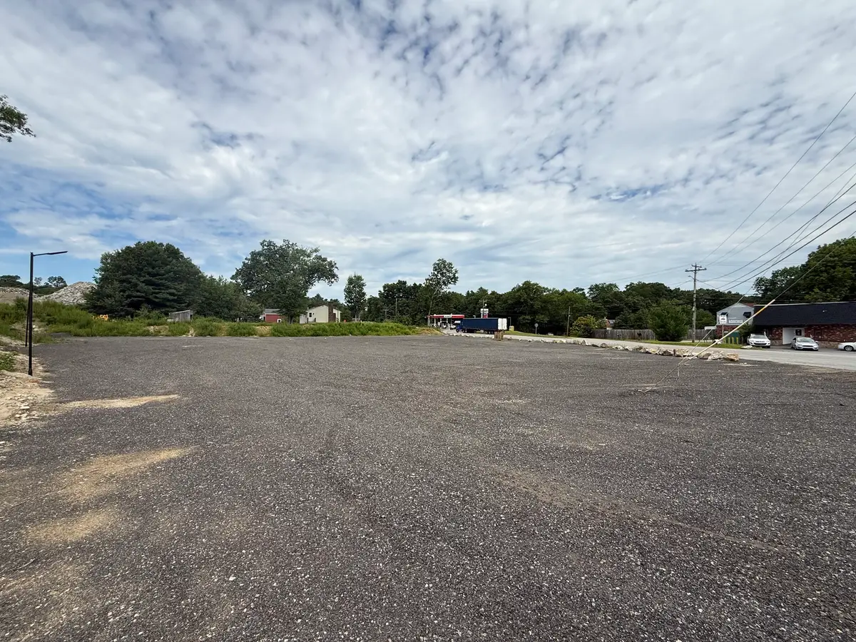 685 Quaker Hwy, Uxbridge, MA 01569 - #1