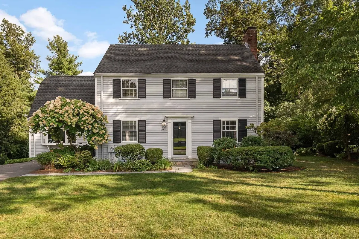 39 River Glen Rd, Wellesley, MA 02481 - #1