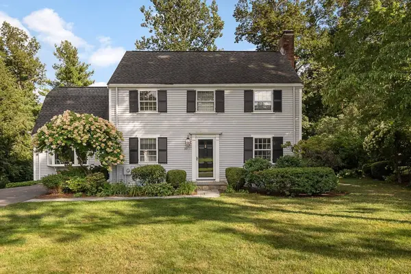 39 River Glen Rd, Wellesley, MA 02481